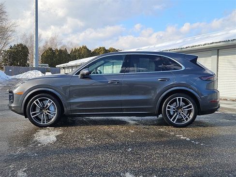 Used 2021 Porsche Cayenne Turbo image 2