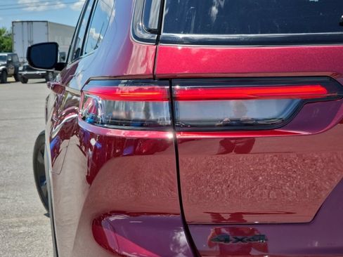 Certified 2023 Jeep Grand Cherokee L Altitude AWD/4WD image 11