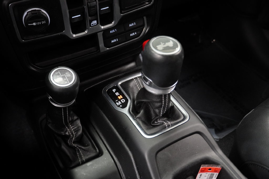 Used 2023 Jeep Wrangler Unlimited Sahara w/ Cold Weather Group AWD/4WD image 32