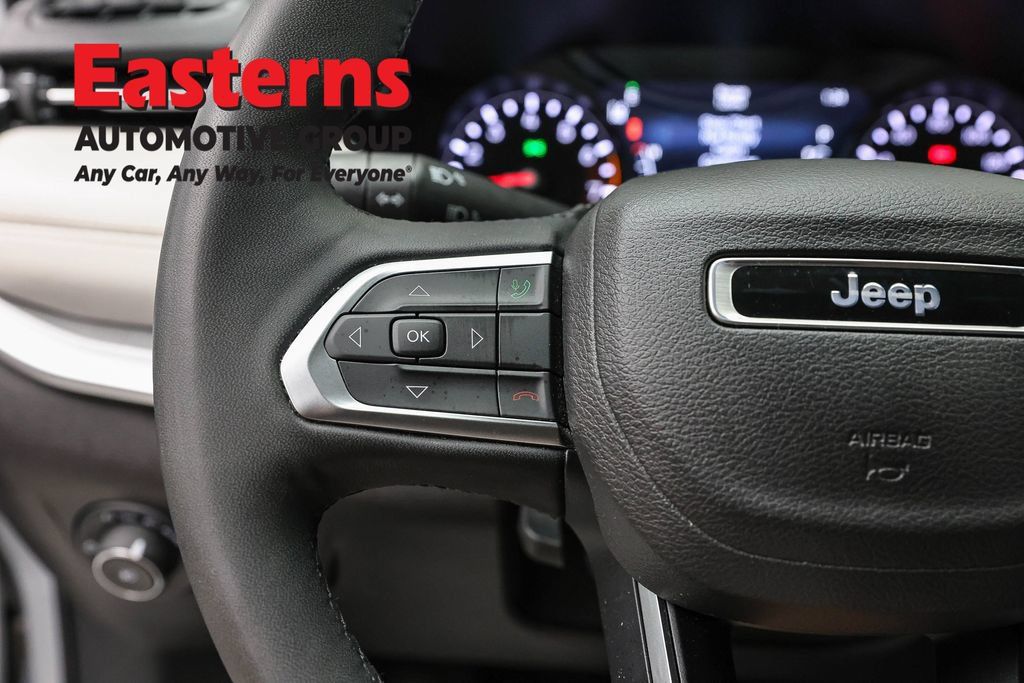 Used 2025 Jeep Compass Limited AWD/4WD image 15