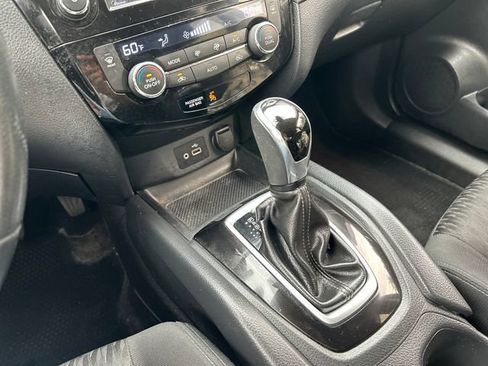 Used 2019 Nissan Rogue SV AWD/4WD image 13