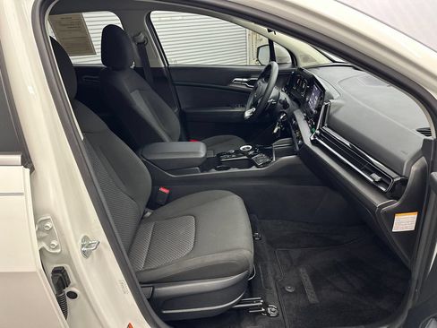 Used 2023 Kia Sportage LX AWD/4WD image 13