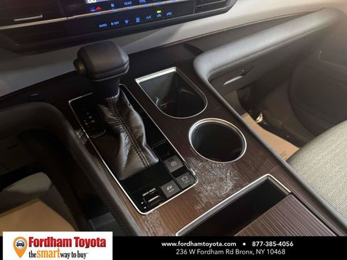 Used 2021 Toyota Sienna LE FWD image 24