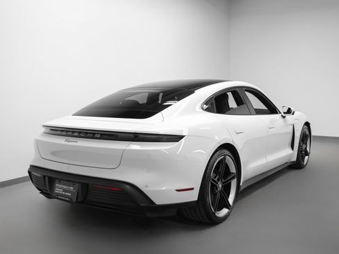 Certified 2022 Porsche Taycan image 12