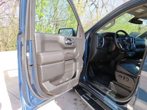 Certified 2019 Chevrolet Silverado 1500 LTZ w/ LTZ Convenience Package AWD/4WD image 28
