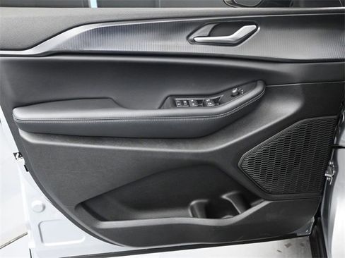 New 2025 Jeep Grand Cherokee L Altitude image 11