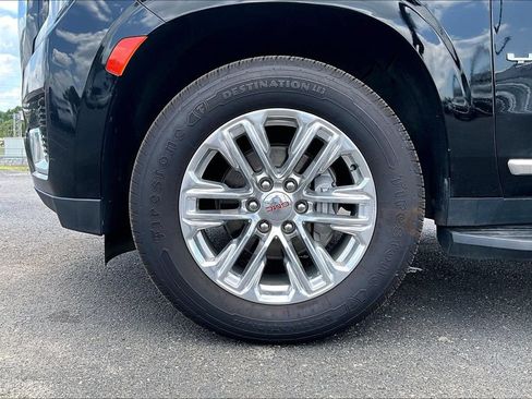 Used 2023 GMC Yukon SLT AWD/4WD image 2