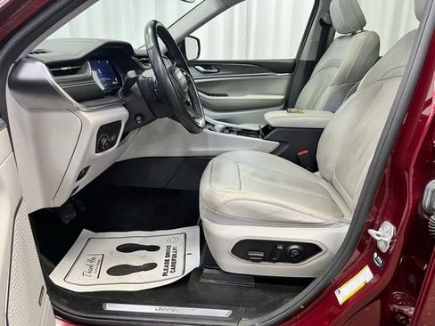 Used 2022 Jeep Grand Cherokee Overland image 4