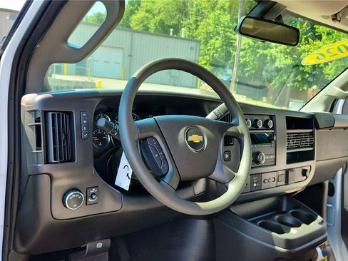 New 2026 Chevrolet Express 3500 LT w/ LT Preferred Equipment Group RWD image 16