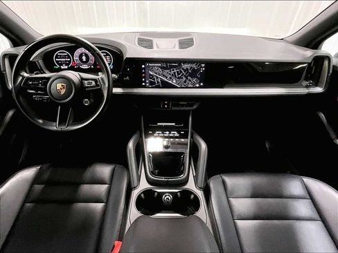 Used 2024 Porsche Cayenne image 17