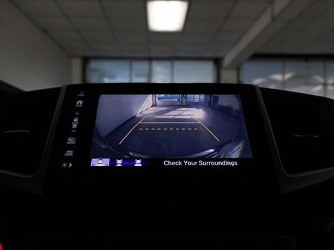 Used 2018 Honda Pilot Touring image 17