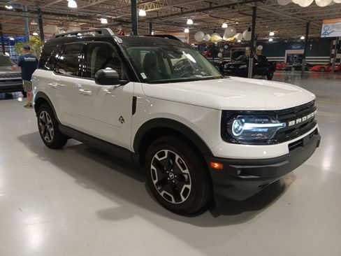 Certified 2023 Ford Bronco Sport Outer Banks w/ Tech Package AWD/4WD image 1