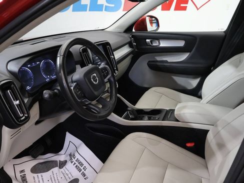 Used 2019 Volvo XC40 T4 Momentum FWD image 11