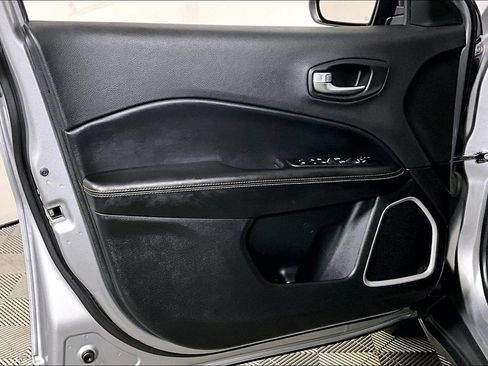 Used 2018 Jeep Compass Latitude w/ Cold Weather Group image 23