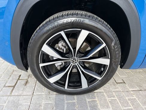 Certified 2025 Volkswagen Atlas SEL Premium R-Line image 29