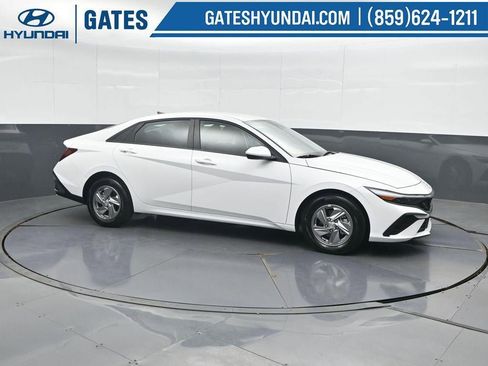 New 2025 Hyundai Elantra SE FWD image 1