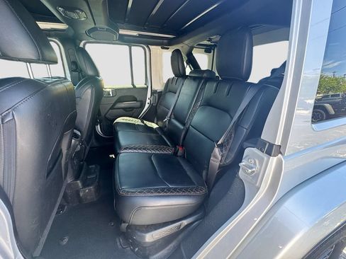 Used 2023 Jeep Wrangler Unlimited Sahara AWD/4WD image 27