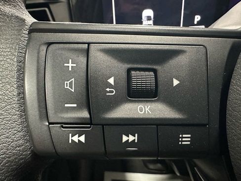 Used 2025 Nissan Kicks SV AWD/4WD image 19