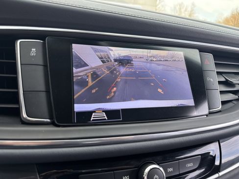 Used 2020 Buick Enclave Essence w/ Sound and Sites Package image 22