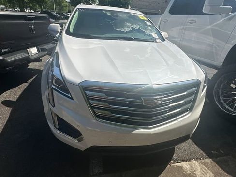 Used 2019 Cadillac XT5 Luxury FWD image 2