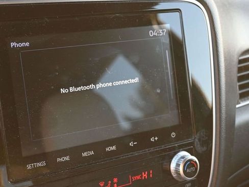 Used 2022 Mitsubishi Outlander 4WD Plug-In Hybrid image 26