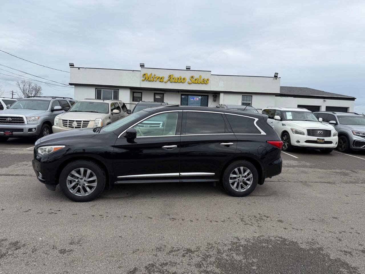 Used 2013 INFINITI JX35 AWD w/ Premium Pkg image 1