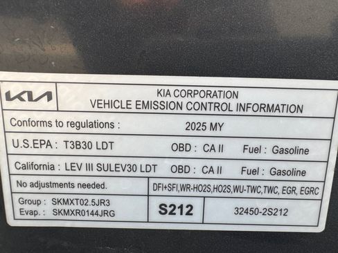 Used 2025 Kia Sorento LX FWD image 21