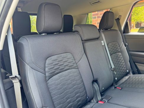 Used 2025 Nissan Pathfinder S FWD image 33