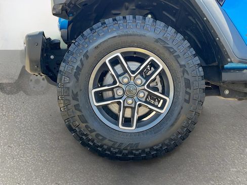 Used 2024 Jeep Gladiator Mojave w/ Technology Group AWD/4WD image 30