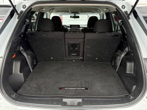 Used 2023 Mitsubishi Outlander ES image 32