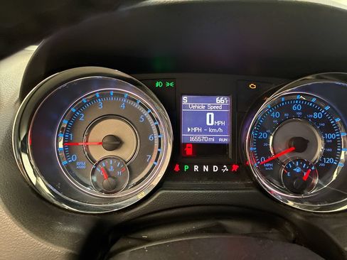 Used 2014 Chrysler Town & Country Touring FWD image 13