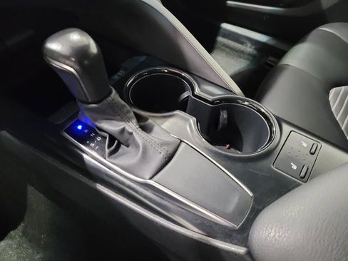 Used 2020 Toyota Camry SE image 32
