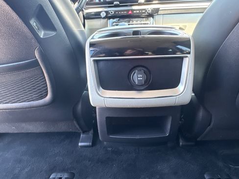 Used 2022 Kia Carnival EX FWD image 8