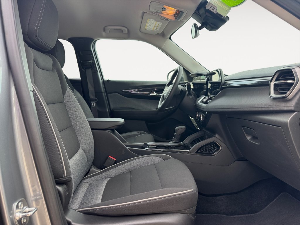 Used 2025 Chevrolet TrailBlazer LT AWD/4WD image 15
