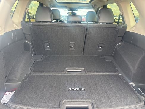 Certified 2025 Nissan Rogue SL w/ SL Premium Package image 33