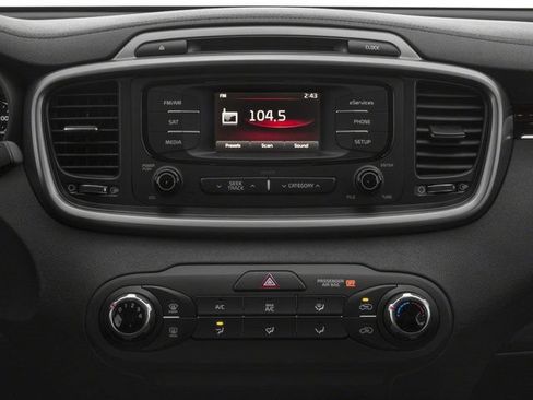 Used 2018 Kia Sorento FWD image 13