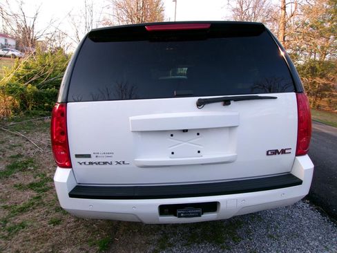 Used 2010 GMC Yukon XL SLT image 23