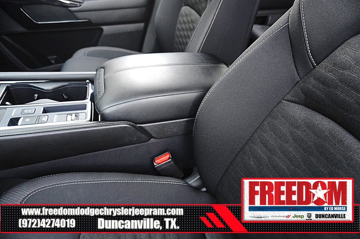 Used 2024 Nissan Pathfinder SV FWD image 37