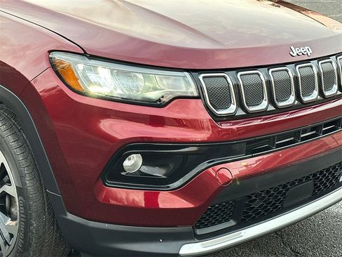 Used 2022 Jeep Compass Limited image 11