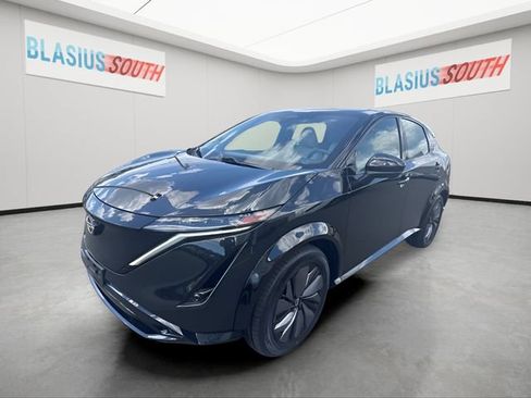 Used 2023 Nissan Ariya AWD image 7
