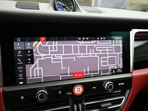 Certified 2026 Porsche Macan image 25