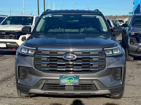 Used 2025 Ford Explorer Active image 2