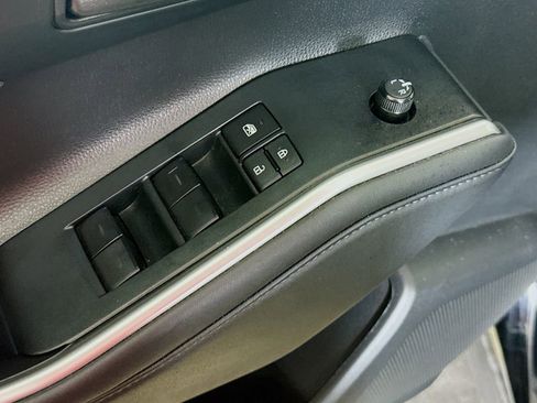Used 2022 Toyota Highlander LE AWD/4WD image 14