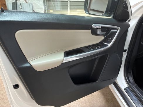 Used 2017 Volvo XC60 T5 Dynamic w/ Preferred Option Package image 15