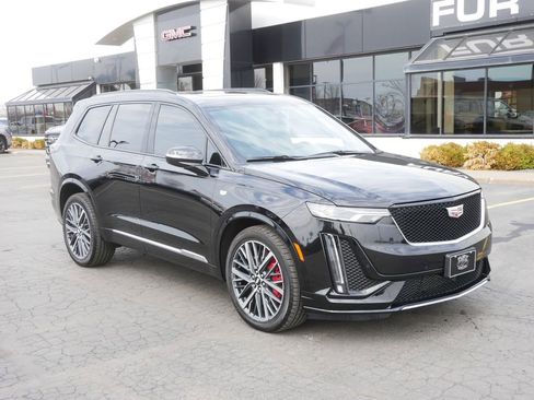 Used 2025 Cadillac XT6 Sport image 2