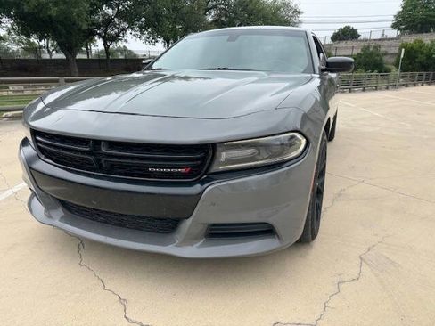 Used 2019 Dodge Charger SXT w/ Blacktop Package RWD image 5