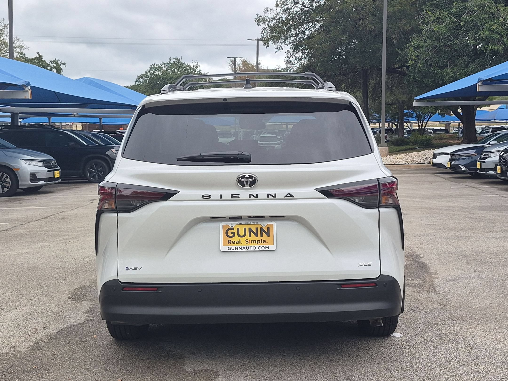 Used 2026 Toyota Sienna XLE FWD image 4