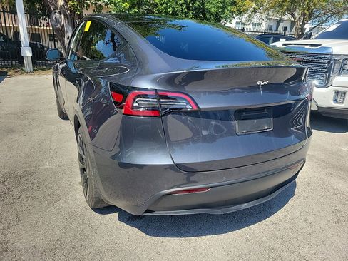 Used 2022 Tesla Model Y Long Range image 12
