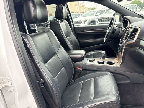 Used 2015 Jeep Grand Cherokee Limited w/ Luxury Group II AWD/4WD image 18