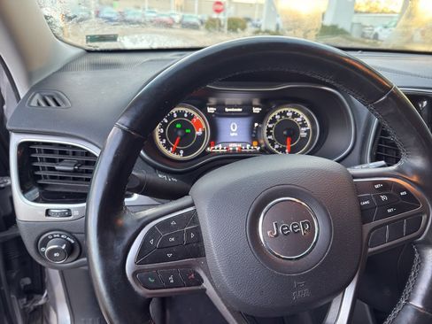 Used 2019 Jeep Cherokee Limited image 12